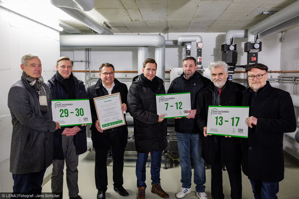 Mehr über den Artikel erfahren Drei Grüne Hausnummern für Halberstädter Wohnungsbaugenossenschaft